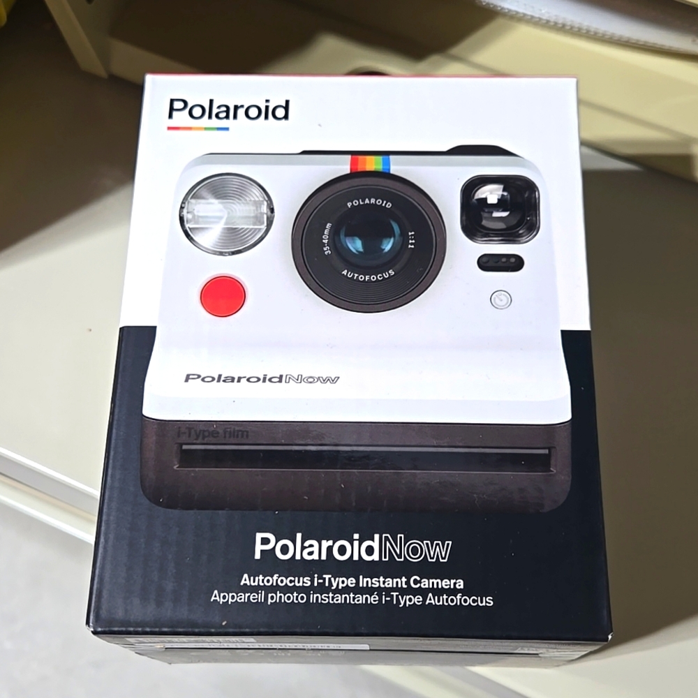Polaroid Now Black & White autofocus i-Type instant camera NEW